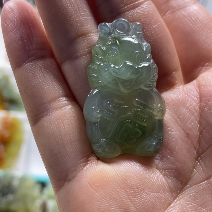 蛇纹石玉颈饰合金