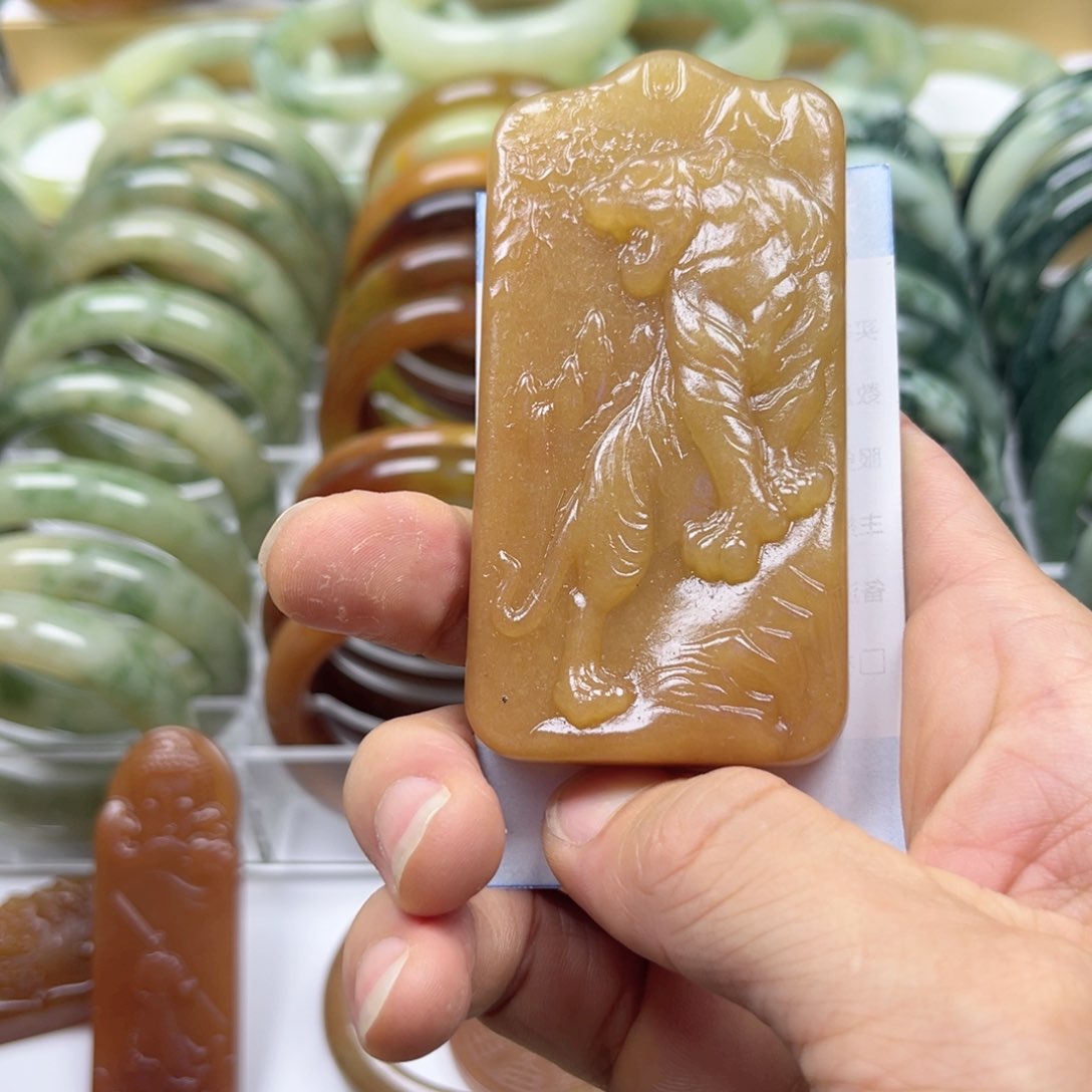 透闪石-蛇纹石玉手镯未镶嵌