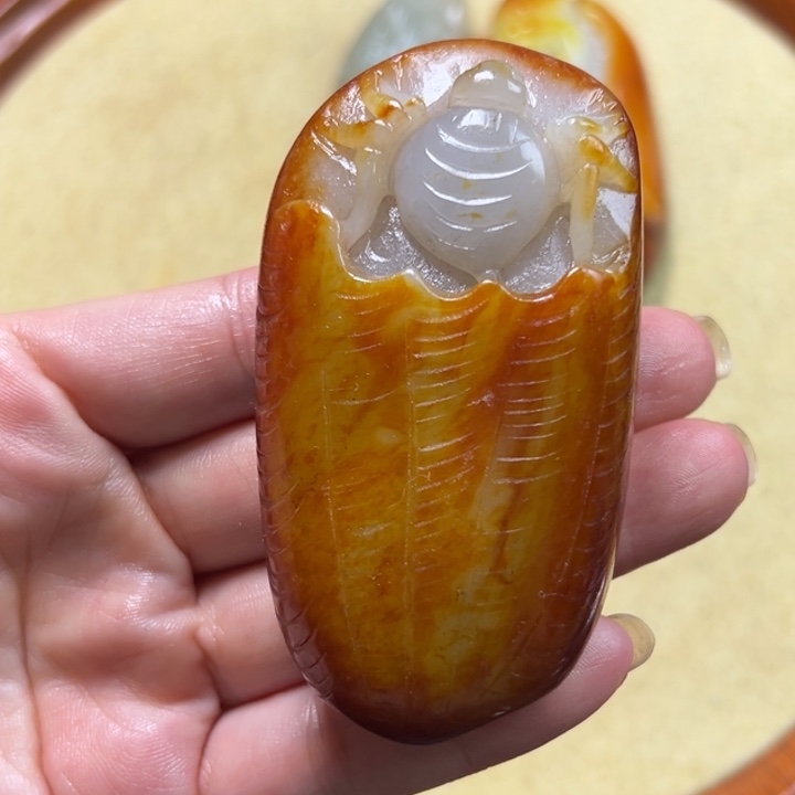 和田玉未镶嵌把件