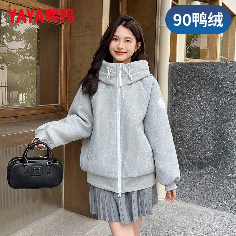 YAYA/鸭鸭女士羽绒服秋冬时尚休闲短款连帽外套YE4B610883W