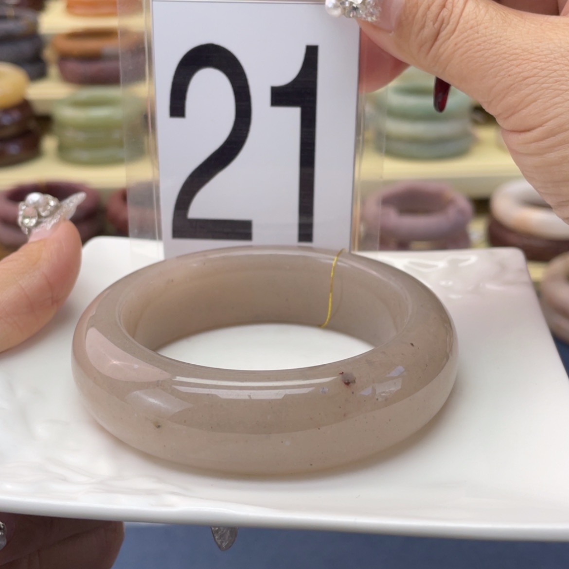 【闪购商品】石英质玉手镯未镶嵌