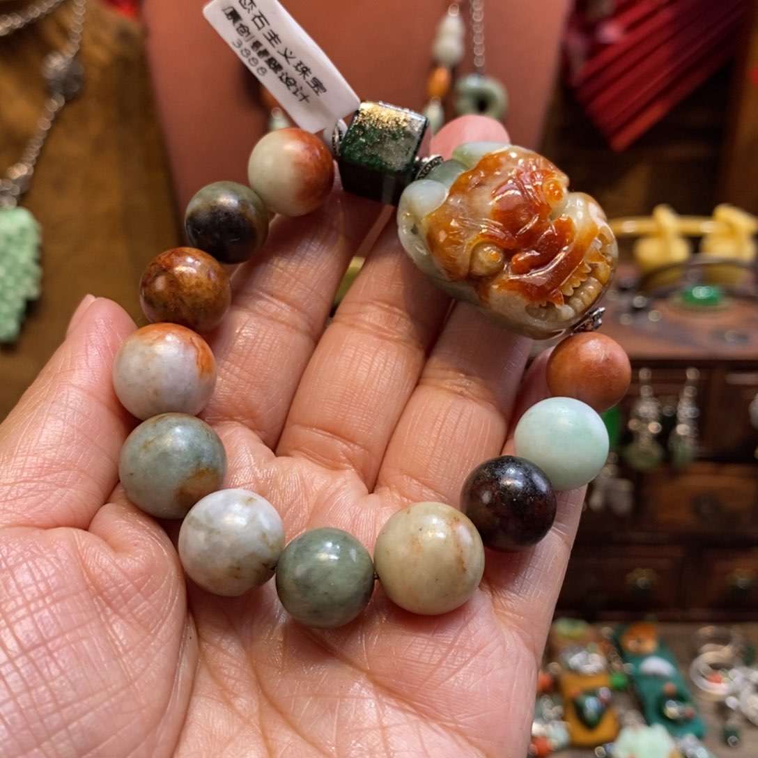 翡翠吊坠(赠链)未镶嵌