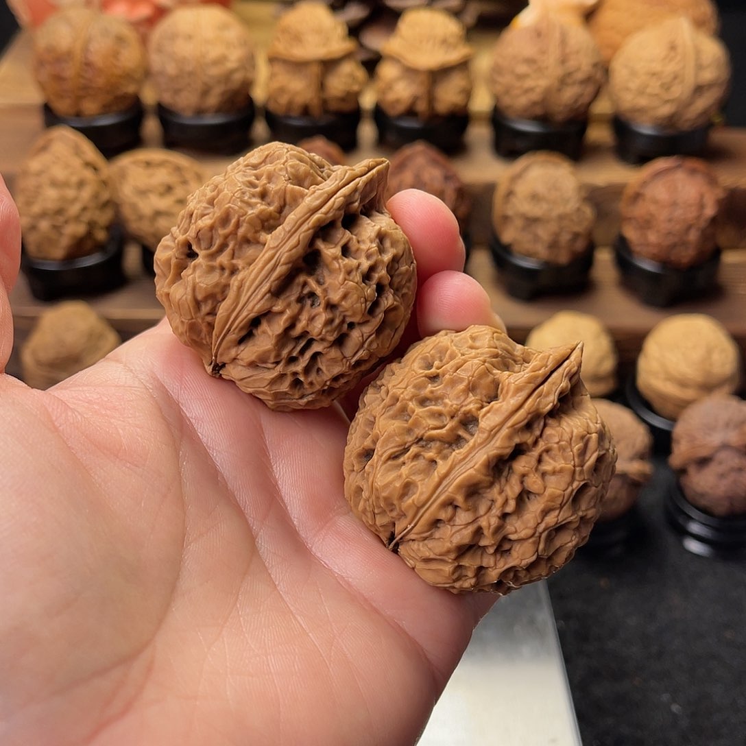 文玩核桃把件粗筋龙纹微修