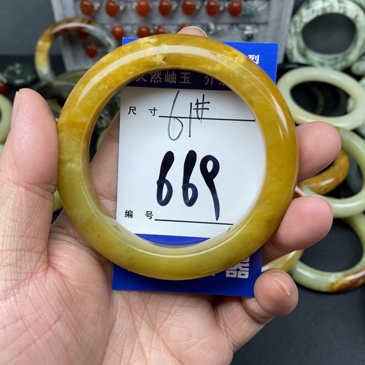 蛇纹石玉手镯未镶嵌