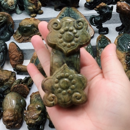 岫岩河磨玉（透闪石质玉）把件未镶嵌