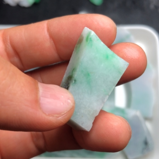 翡翠未镶嵌颈饰裸石