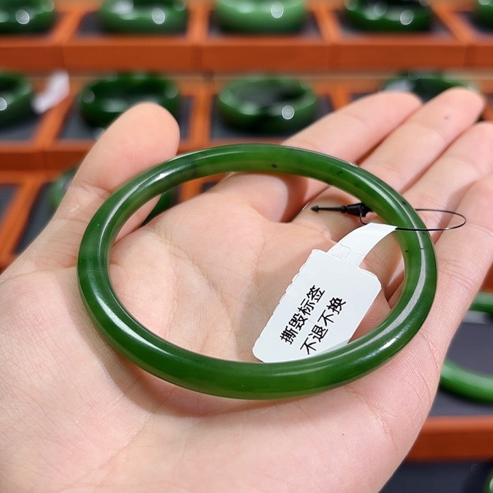 和田玉（碧玉）未镶嵌手镯冰底阳绿叮当镯6061