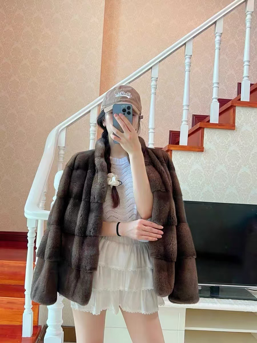 直播间为准好看的毛毛外套私拍不发