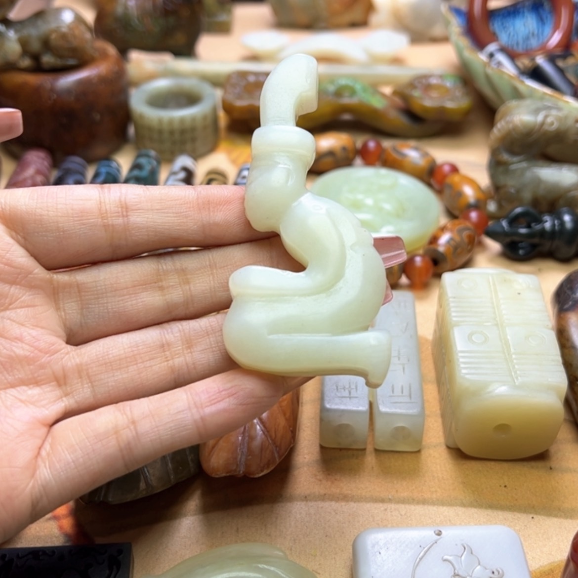 【闪购商品】蛇纹石玉颈饰未镶嵌