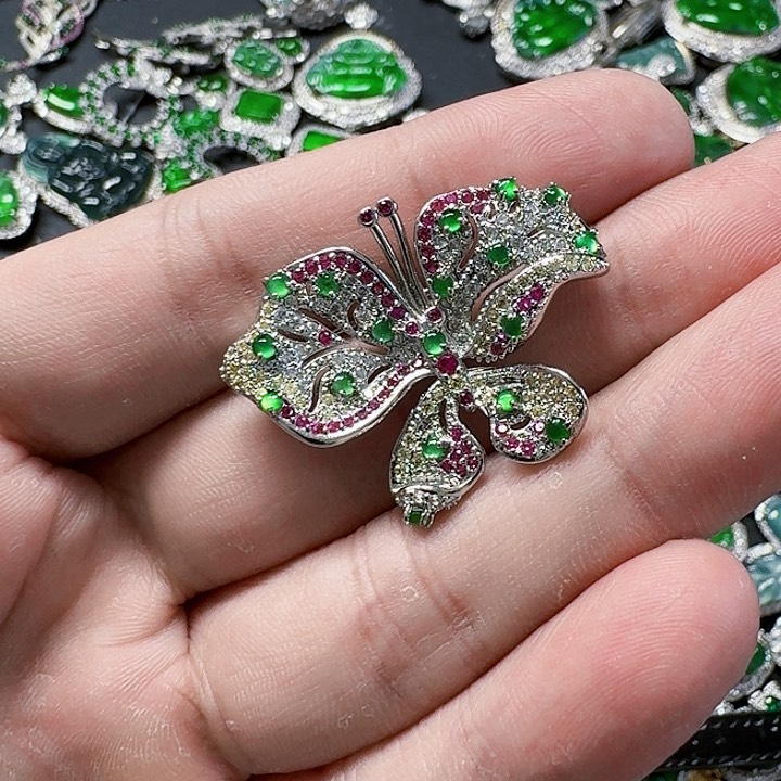 翡翠颈饰未镶嵌天然A货翡翠放漏