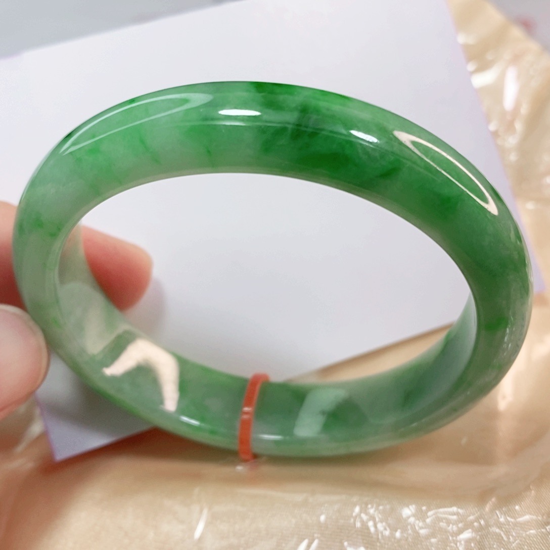 翡翠手镯未镶嵌55圈口贵妃