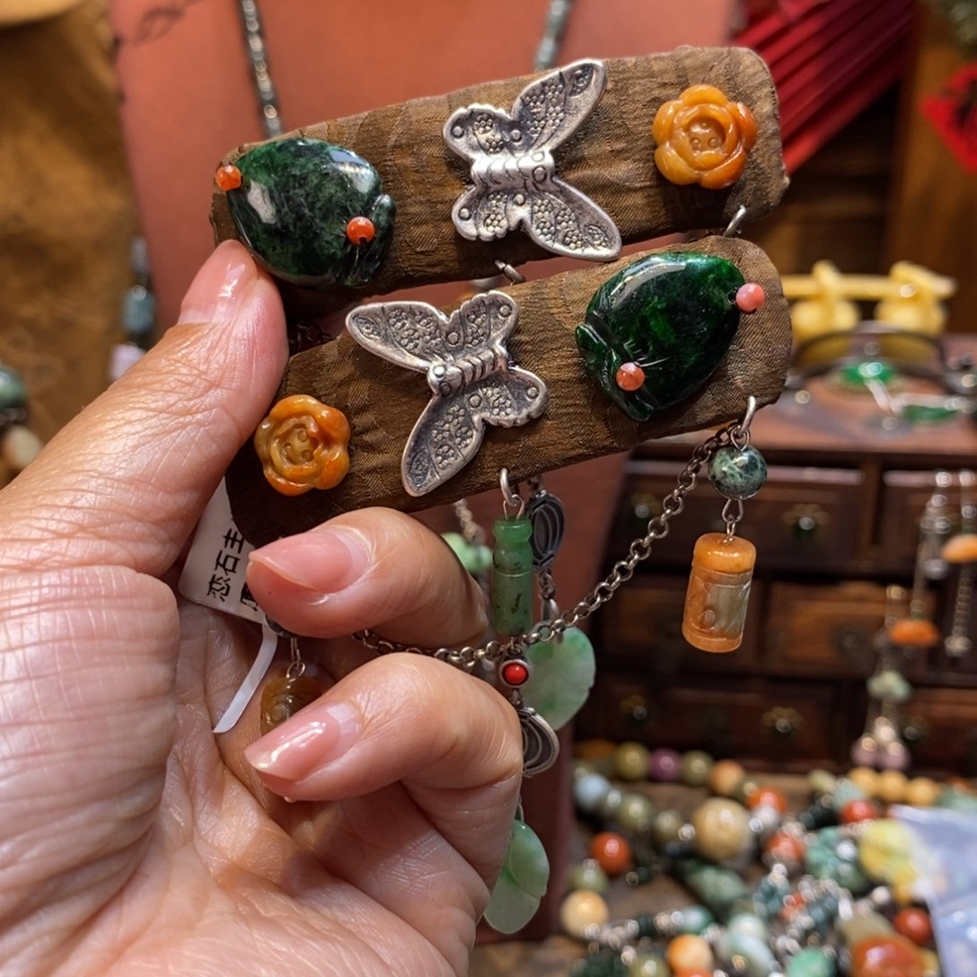 翡翠吊坠(赠链)未镶嵌