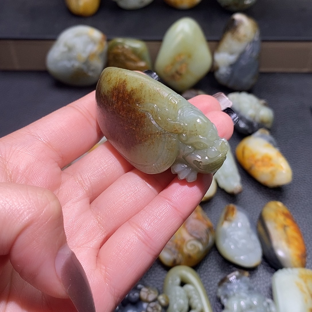 阿***曾和田玉未镶嵌颈饰