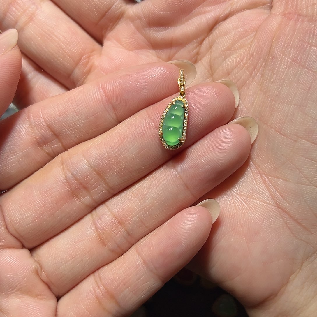 翡翠18K金镶嵌颈饰