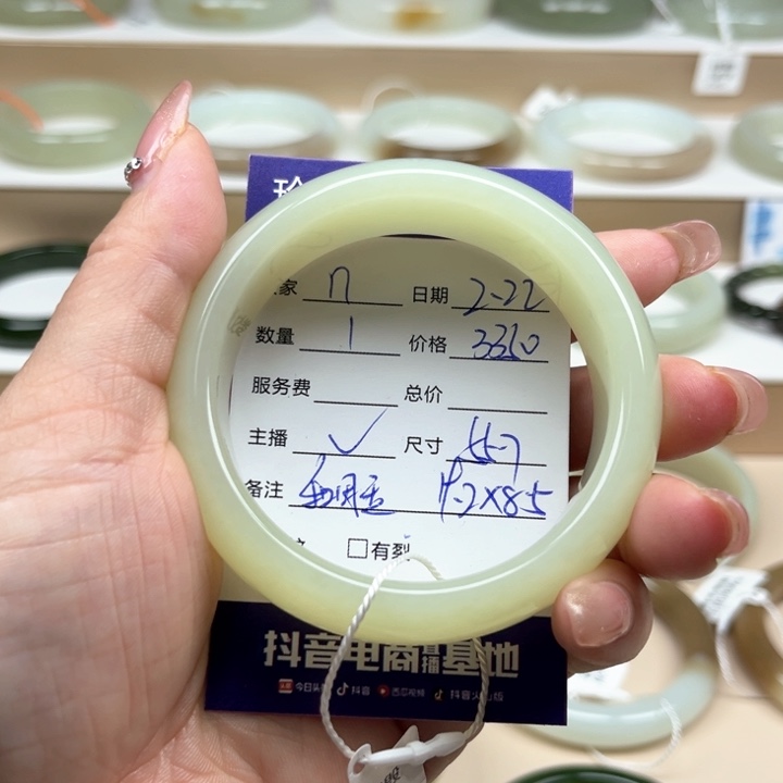 和田玉手镯未镶嵌?*