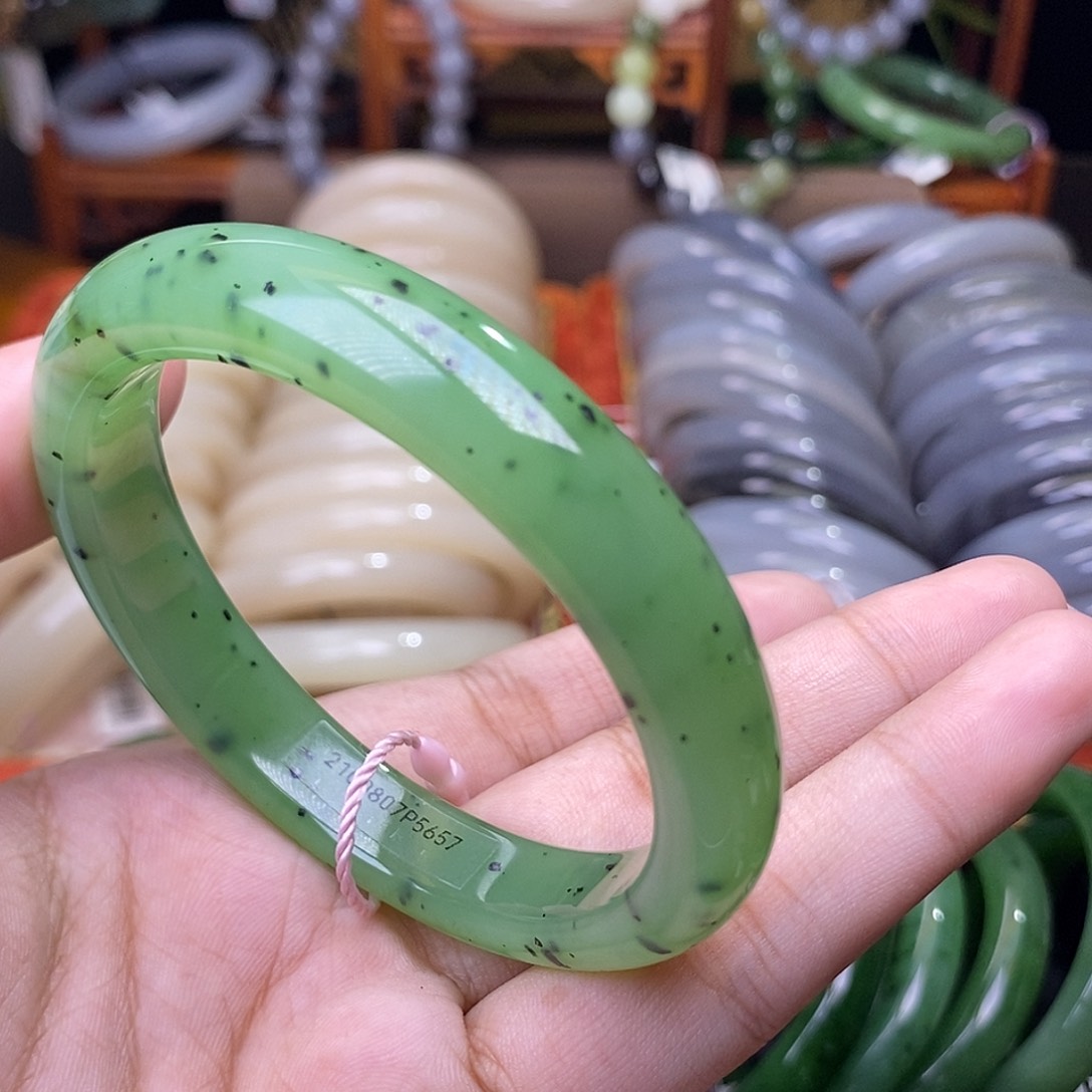和田玉未镶嵌老矿料碧玉果绿乌兰海手镯56.2