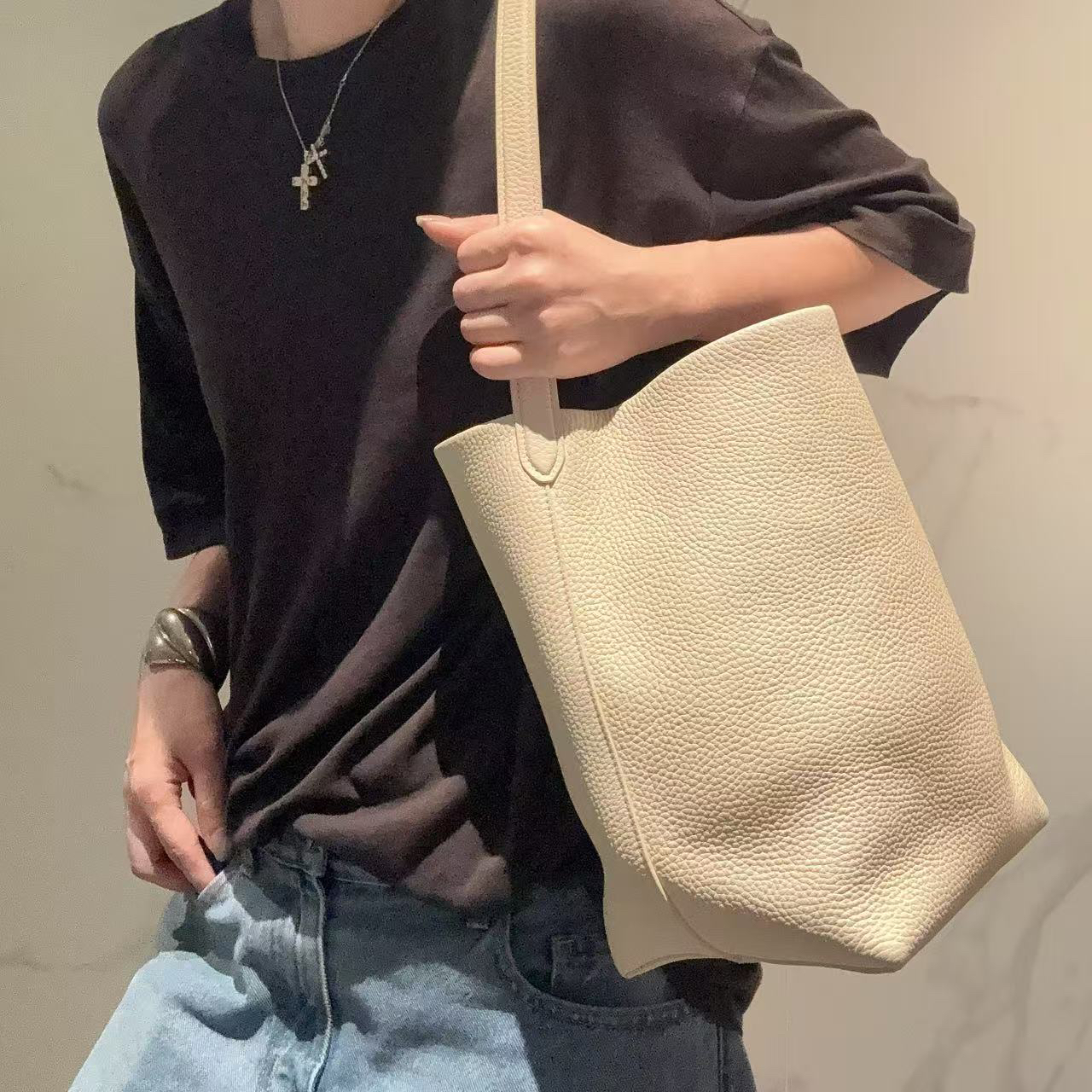 95新 LouisVuitton/路易威登 【蕾】 5MF820 白色水桶包