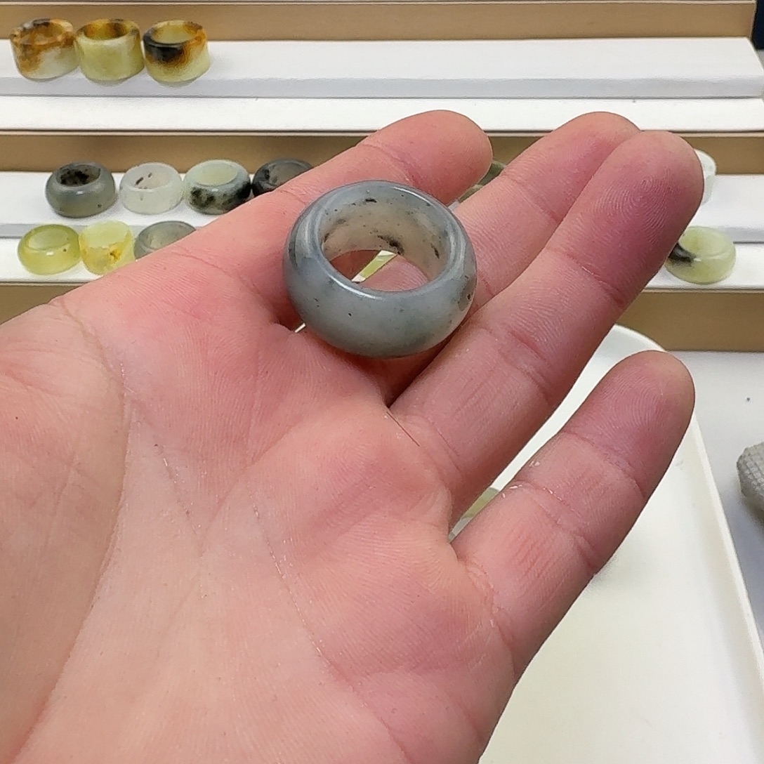 吃****蛇纹石玉未镶嵌戒指20内径