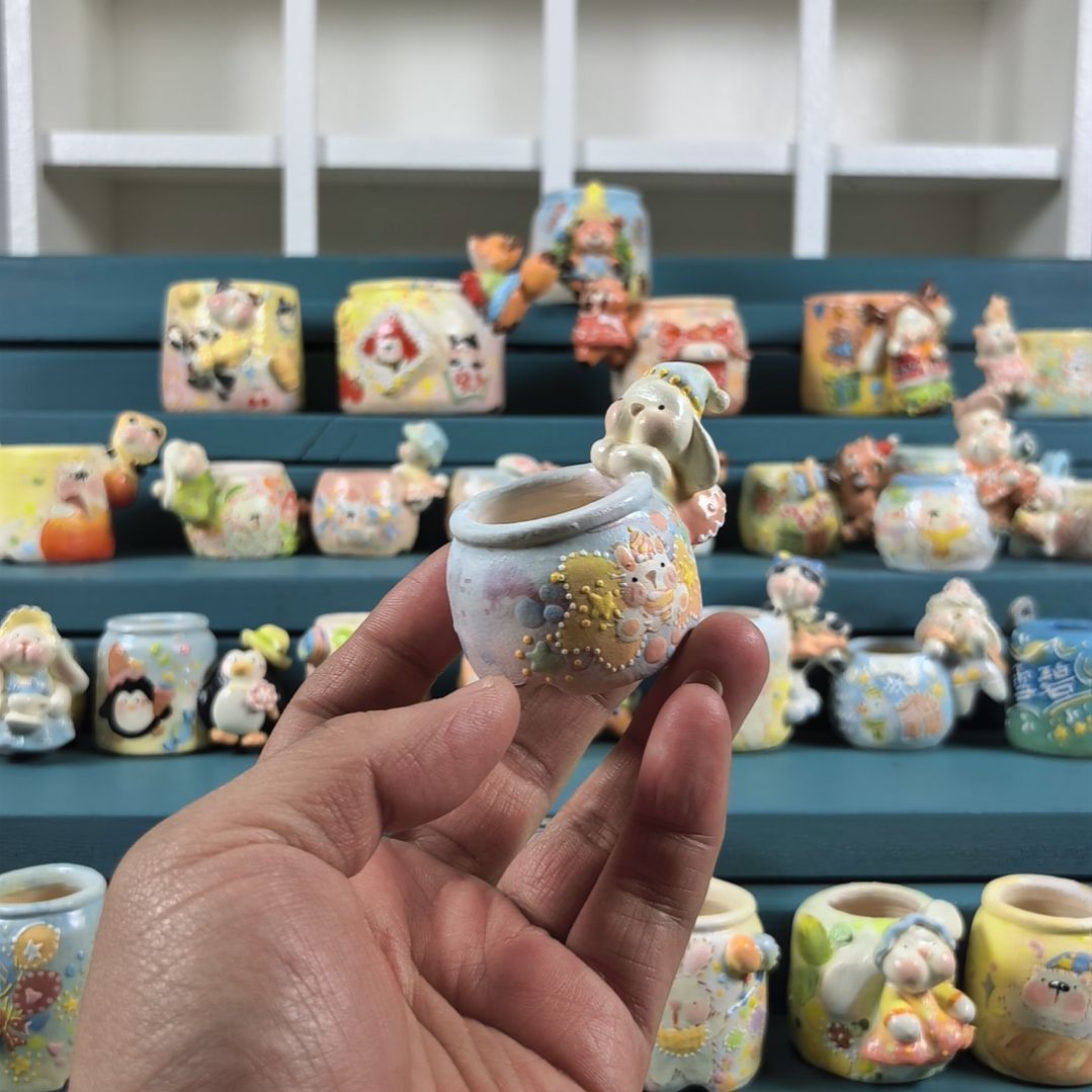 安***妮蓝帽子小兔 手绘多肉花盆