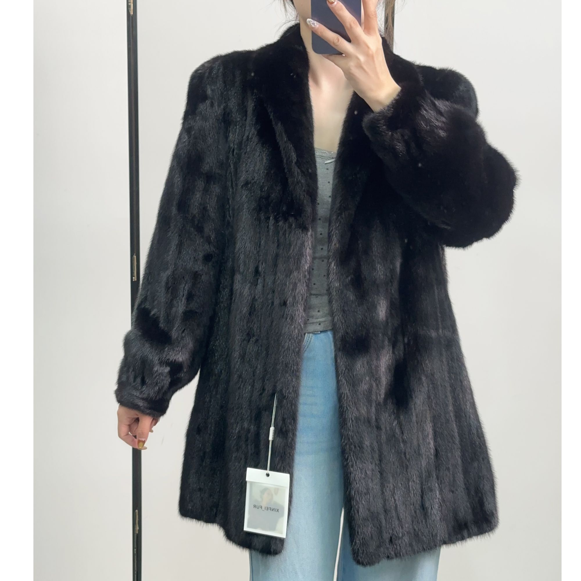 B142，L，黑色全抽刀可立可翻领收口袖水貂外套