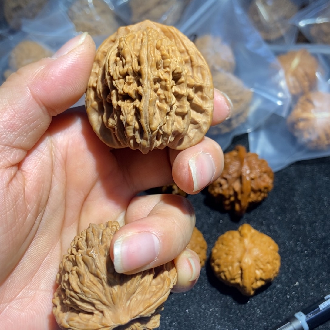 文玩核桃吊坠四座楼狮子头150