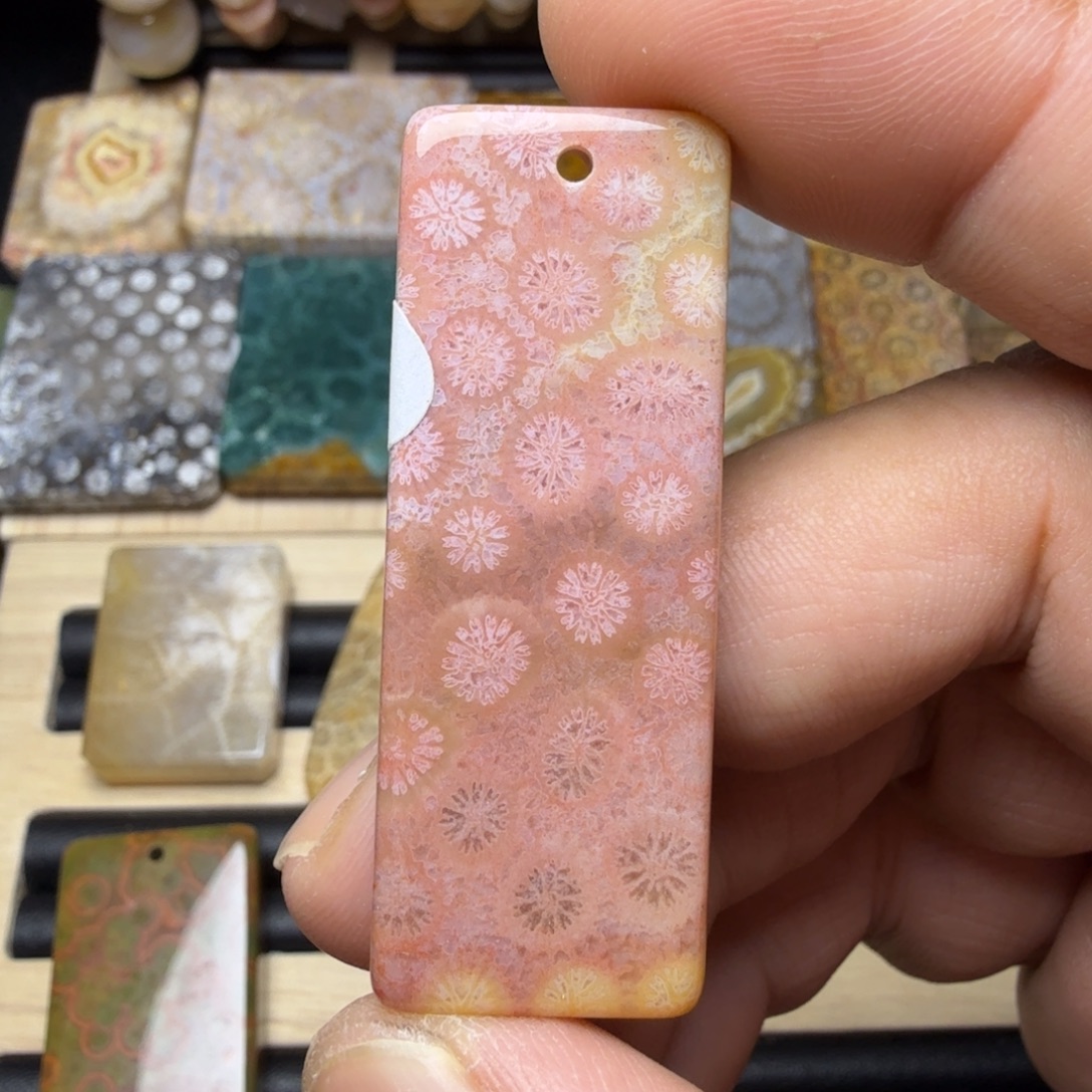 石英质玉未镶嵌纯天然色有机玉石保真色