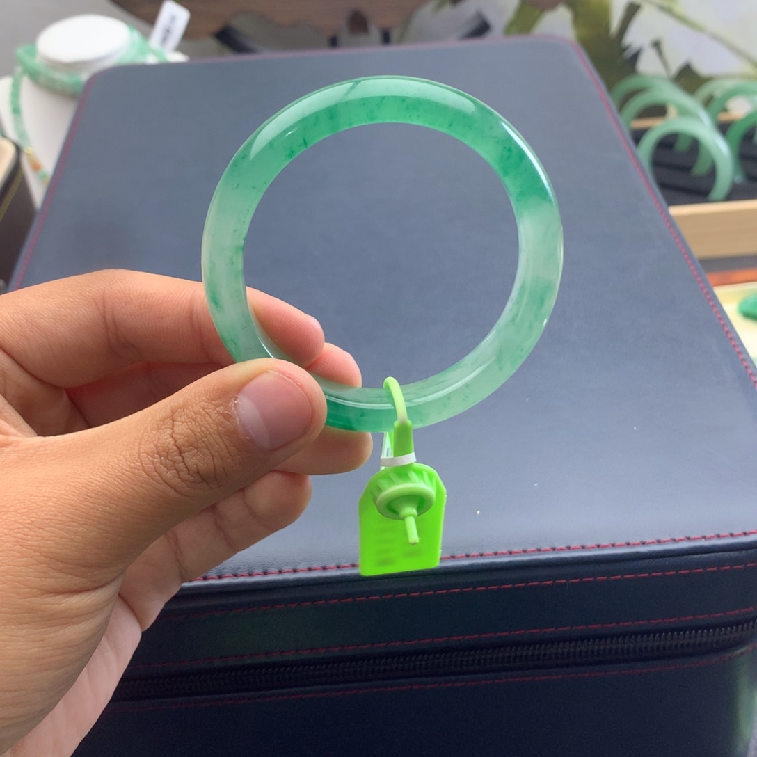 石英质玉手镯未镶嵌初*