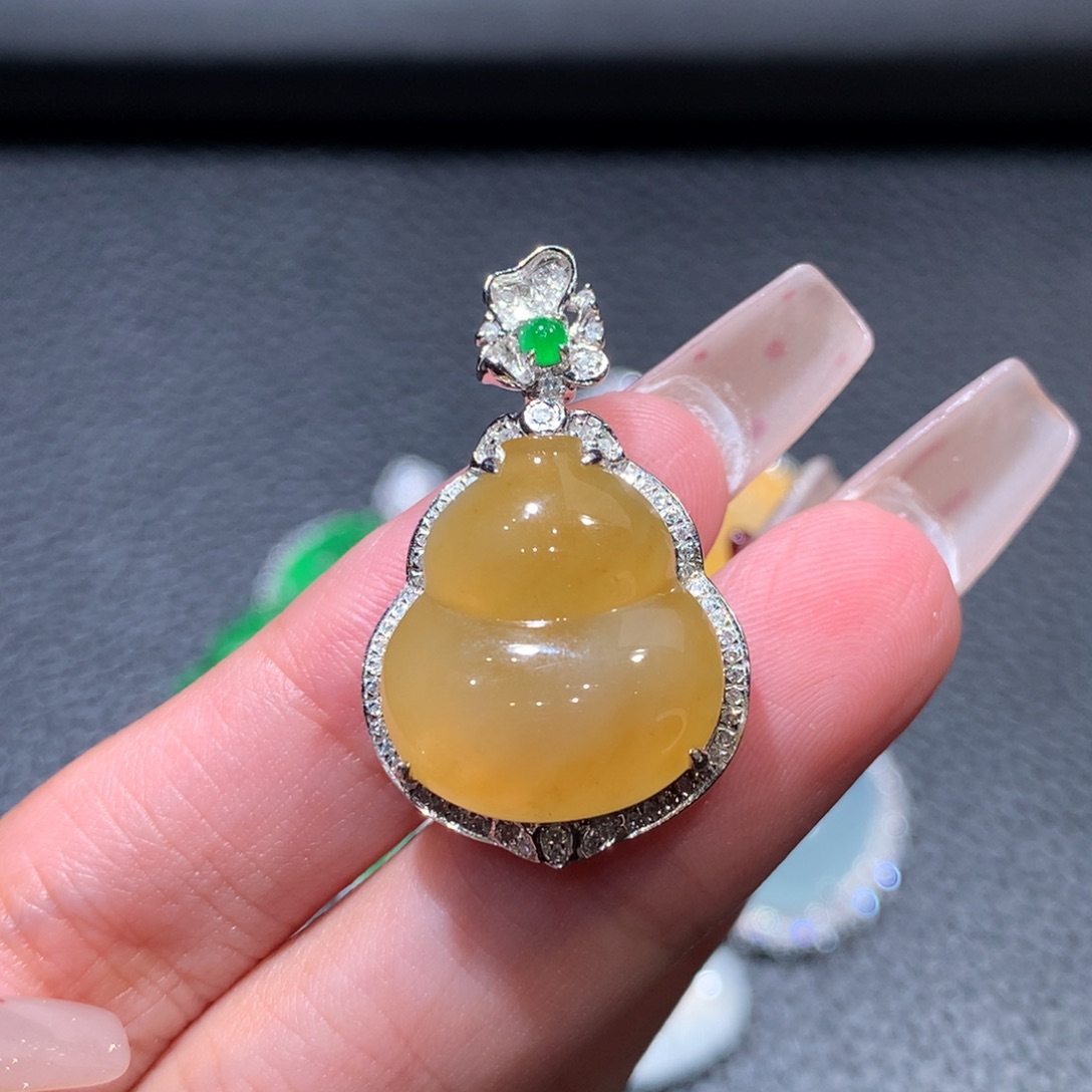 翡翠颈饰18K金镶嵌翡翠