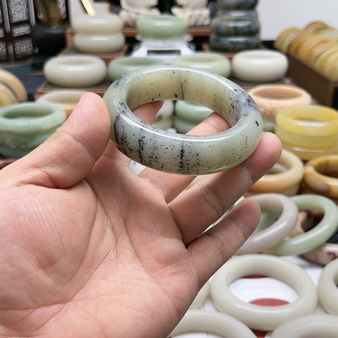 石英质玉手镯未镶嵌