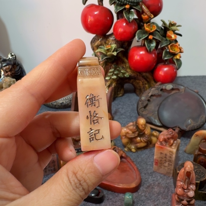 南***月石材手工艺品摆件
