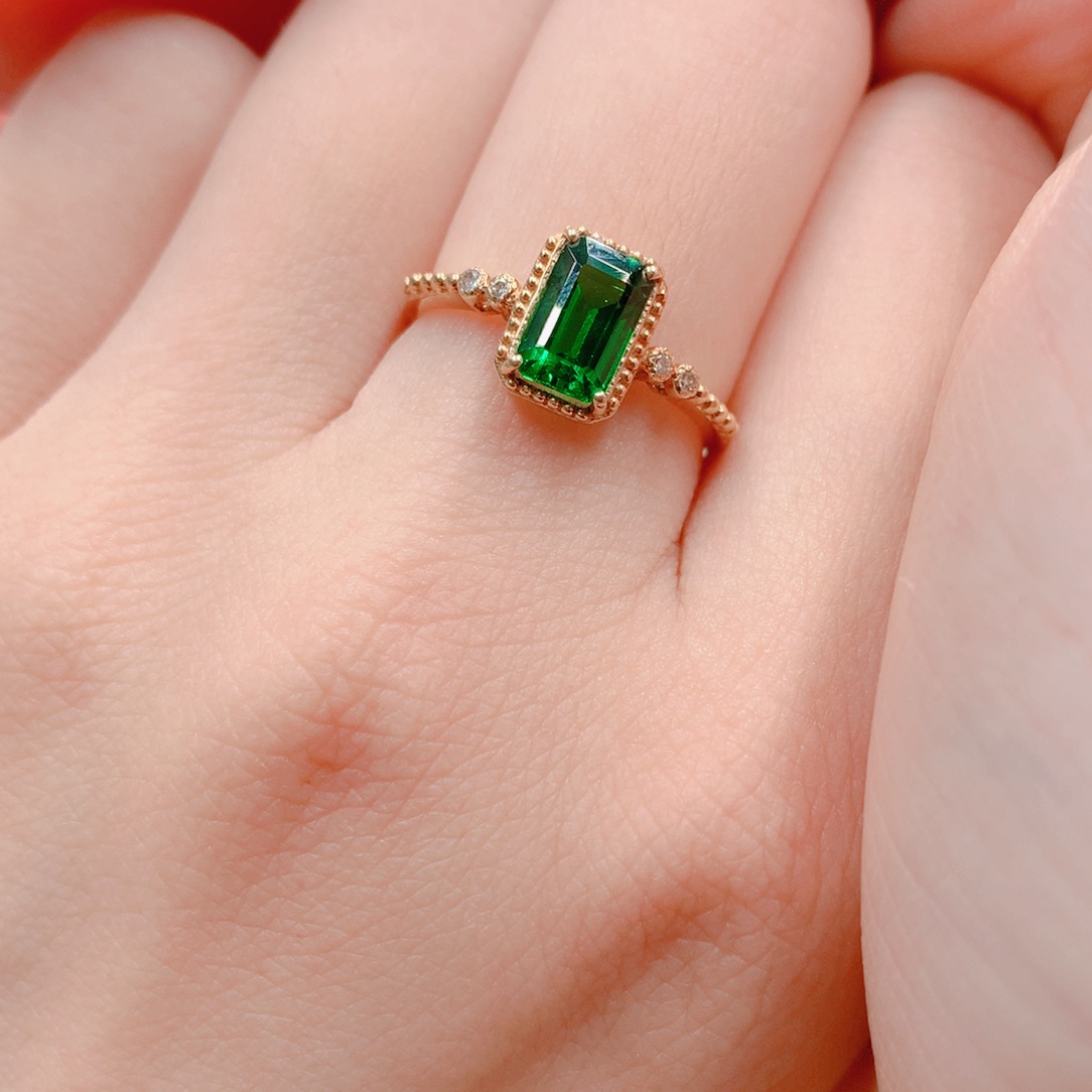 石榴石（沙弗莱）戒指18K金镶嵌