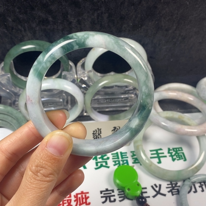 翡翠未镶嵌手镯28号。 57圈