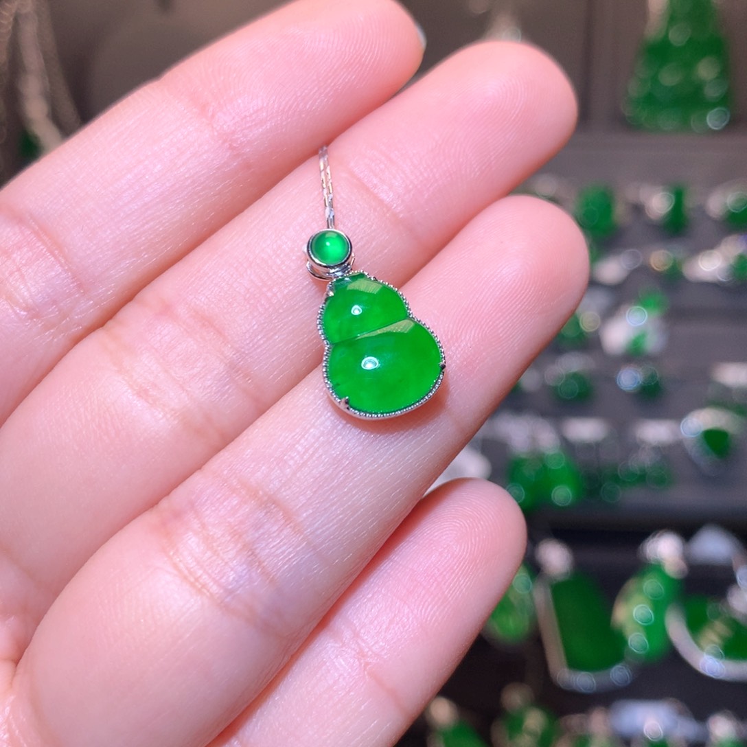 翡翠颈饰18K金镶嵌葫芦