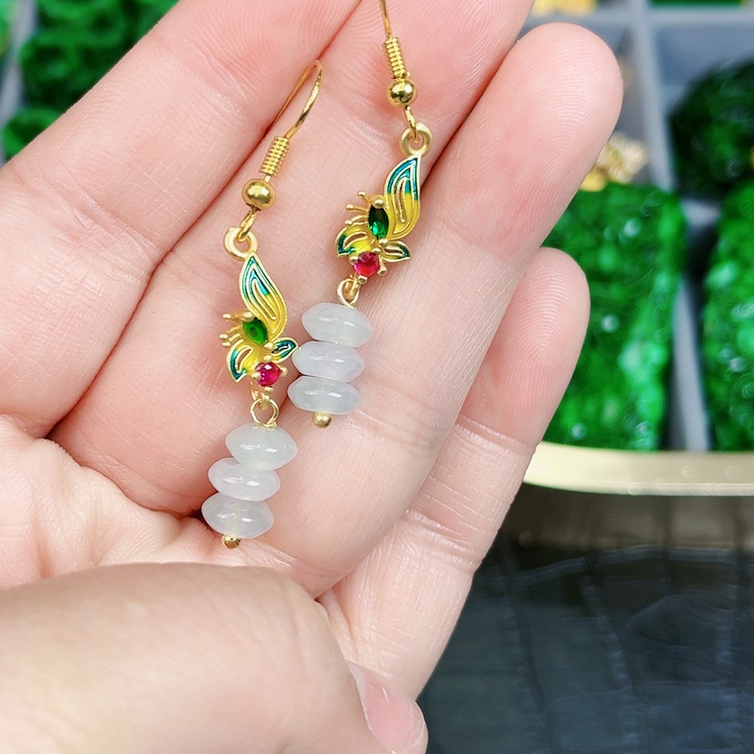 翡翠颈饰未镶嵌耳饰