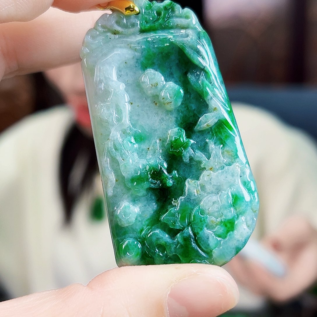 翡翠未镶嵌颈饰吊坠