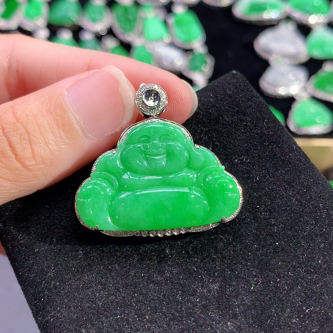 翡翠18K金镶嵌颈饰