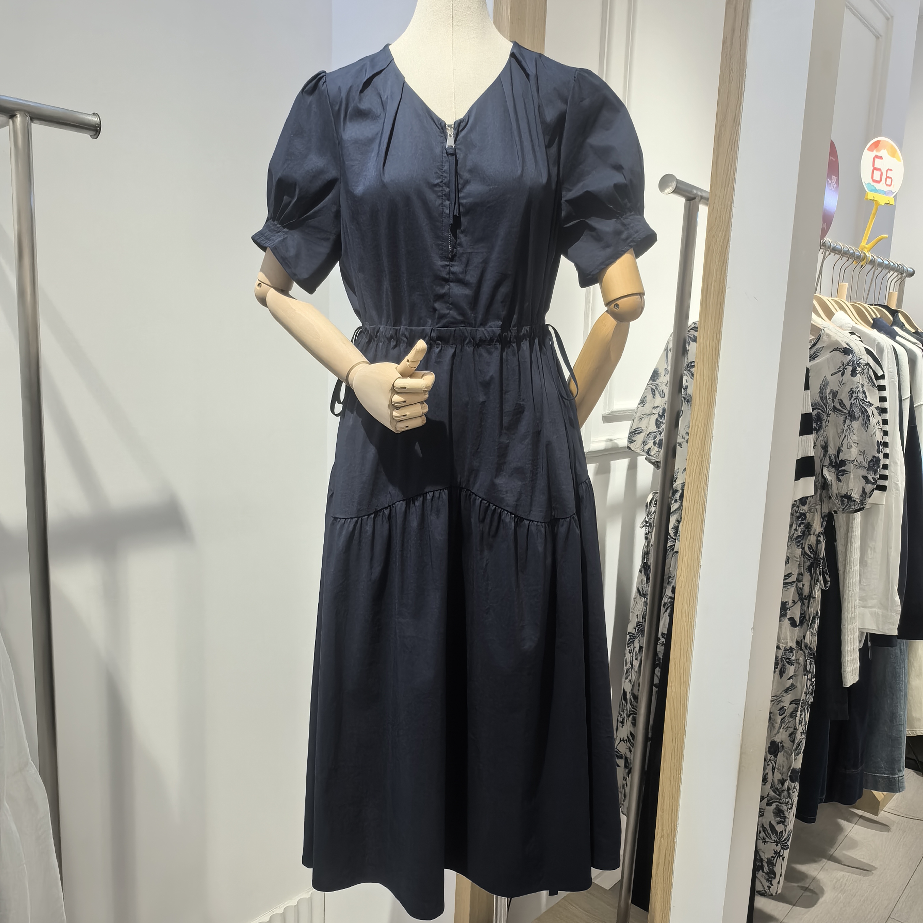 洁牌蓝色夏季法式V领泡泡袖抽绳收腰显瘦中长连衣裙女LK27B172