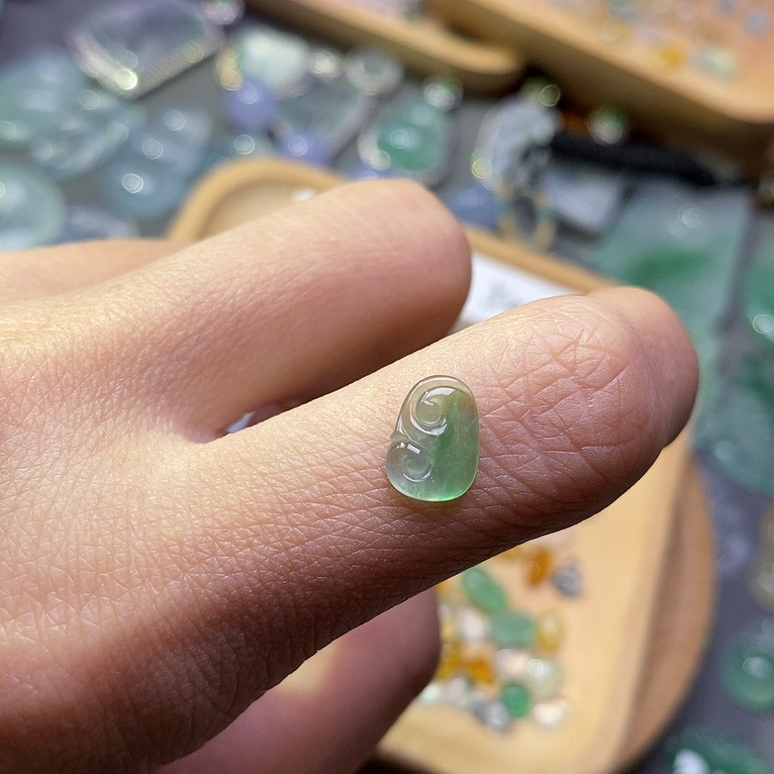 翡翠颈饰未镶嵌翡翠