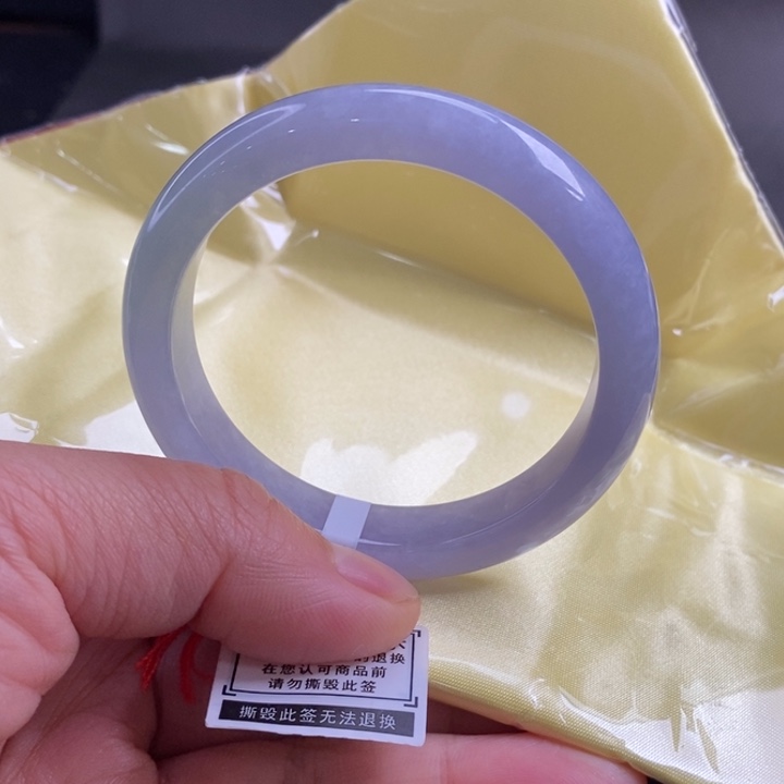 翡翠手镯未镶嵌52圈