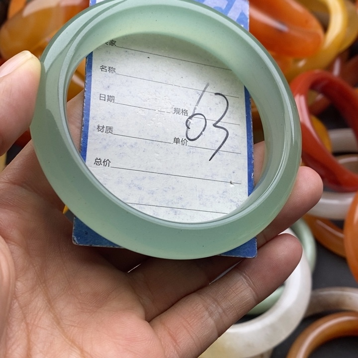 未镶嵌手镯石英质玉