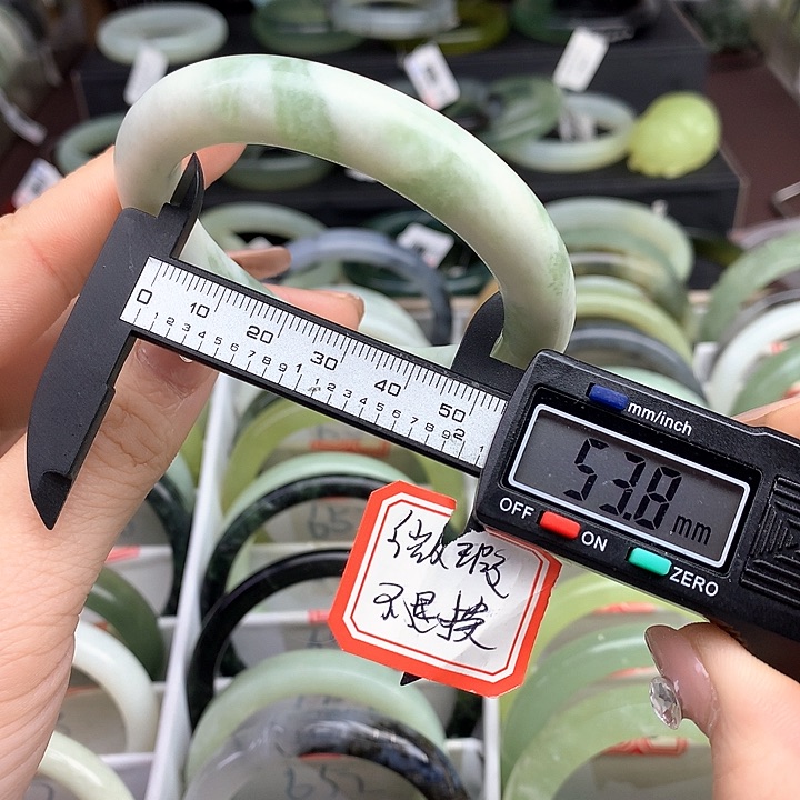 蛇纹石玉手镯未镶嵌642