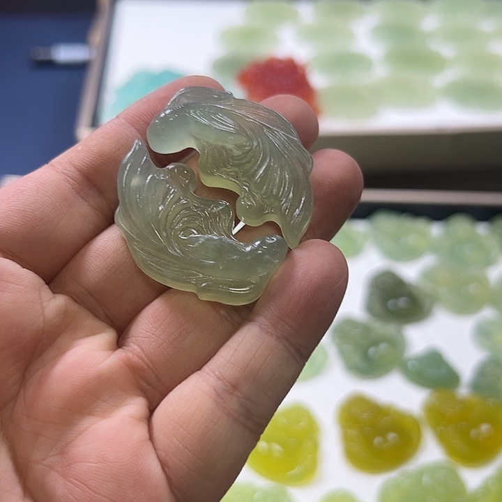 蛇纹石玉颈饰未镶嵌