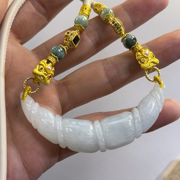 翡翠吊坠(赠链)未镶嵌代编织