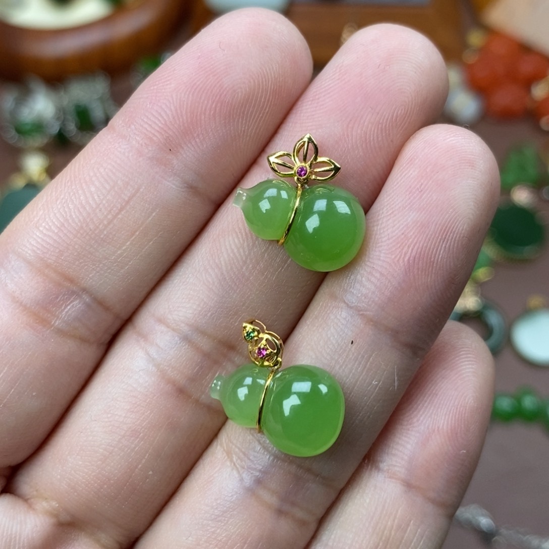 和田玉颈饰18K金镶嵌无*呀