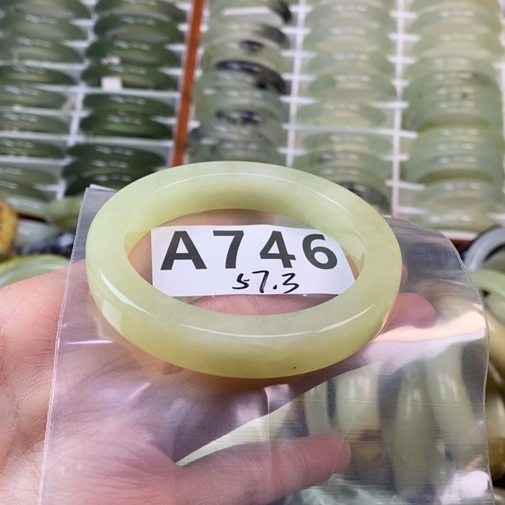 千****蛇纹石玉未镶嵌手镯
