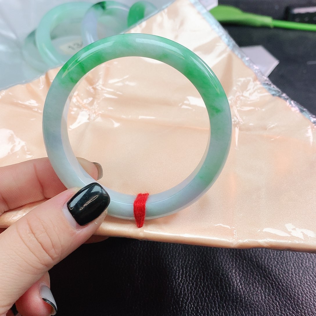 翡翠手镯未镶嵌正882147