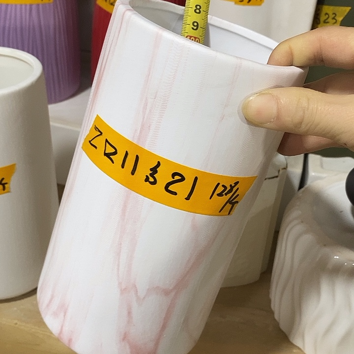 陶瓷花盆有孔 瑕疵介意勿拍 