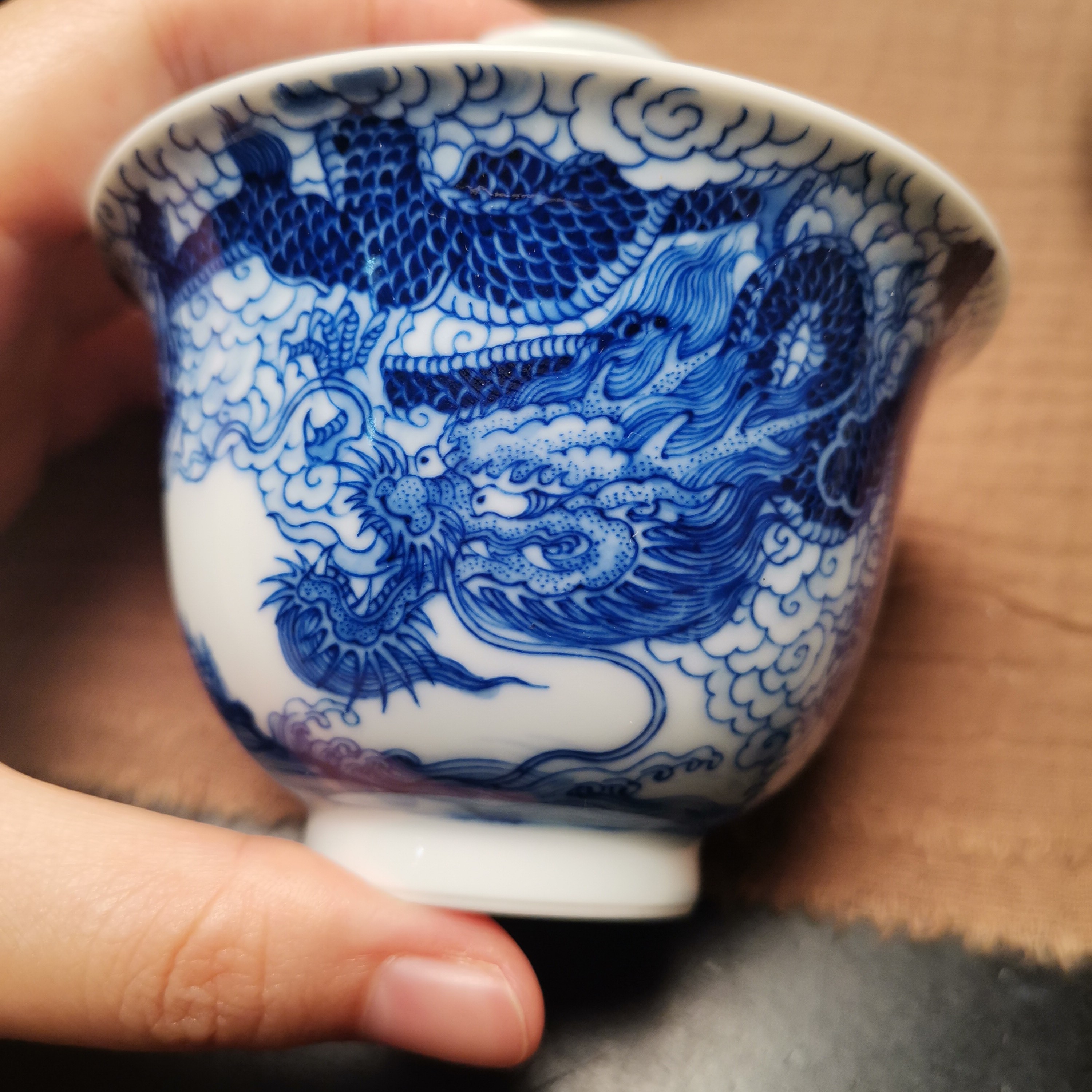 景德镇手绘龙虎盖碗