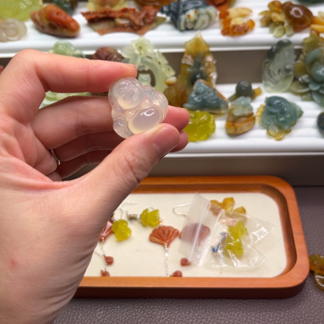 蛇纹石玉未镶嵌珠宝奇石