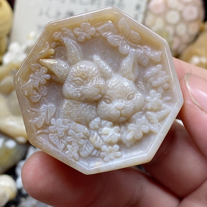 颈饰未镶嵌硅化珊瑚（珊瑚玉）